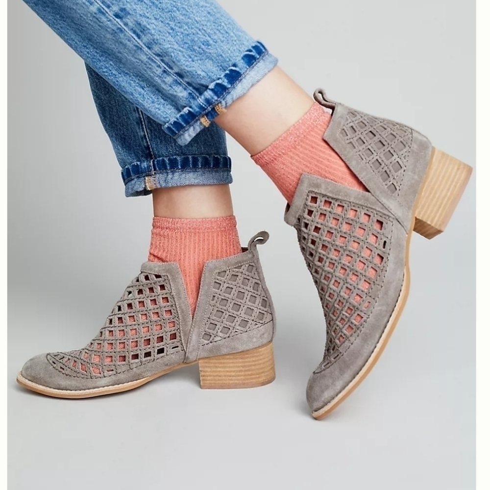 Anthropologie Jeffrey Campbell Suede Ankle Boots Size 8.5
